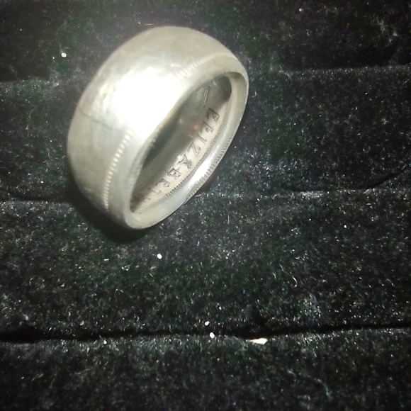 Size 4 Canadian quarter pinky ring - Picture 2 of 5
